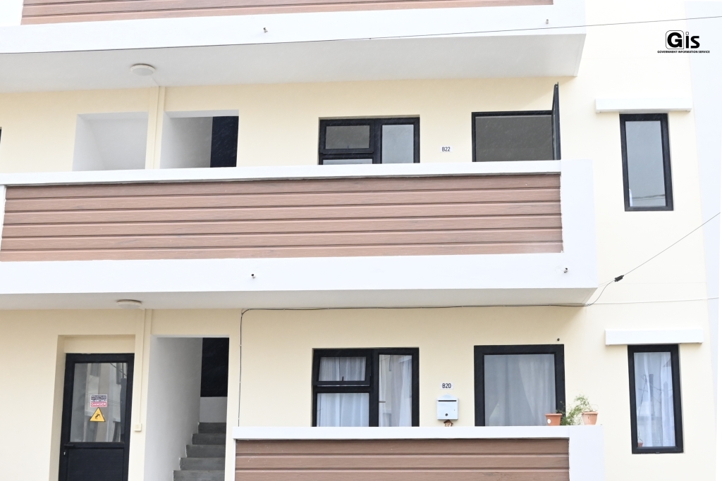 Families on Social Register of Mauritius receive keys to their new house