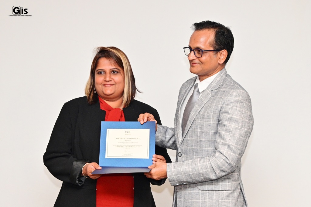 Participants of Financial Education Programme on Family Office and Wealth  Management receive their certificate