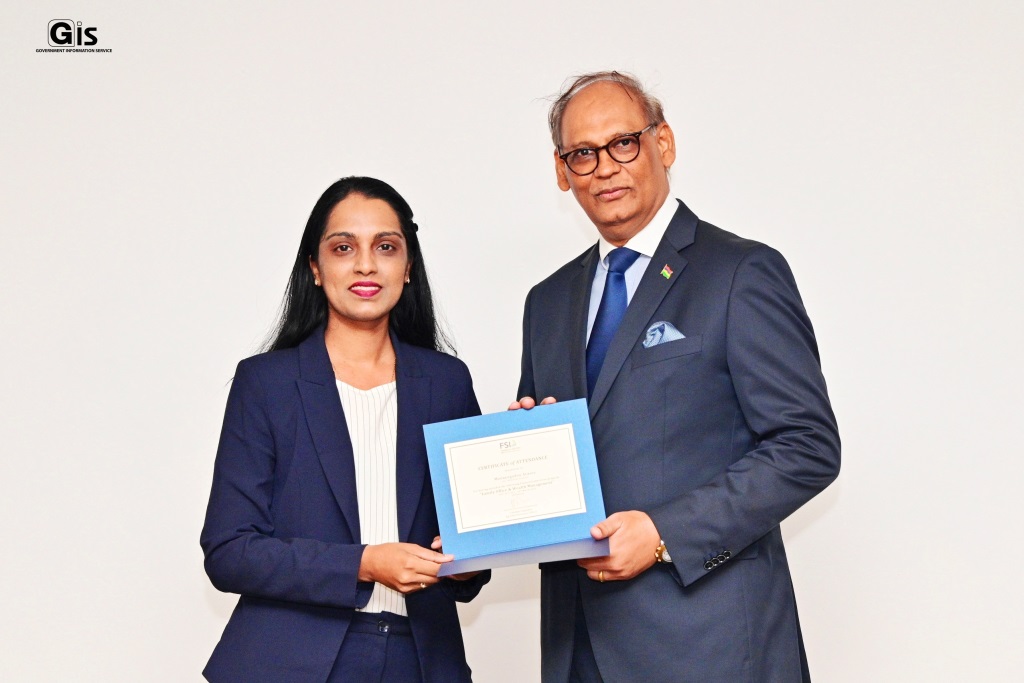 Participants of Financial Education Programme on Family Office and Wealth  Management receive their certificate