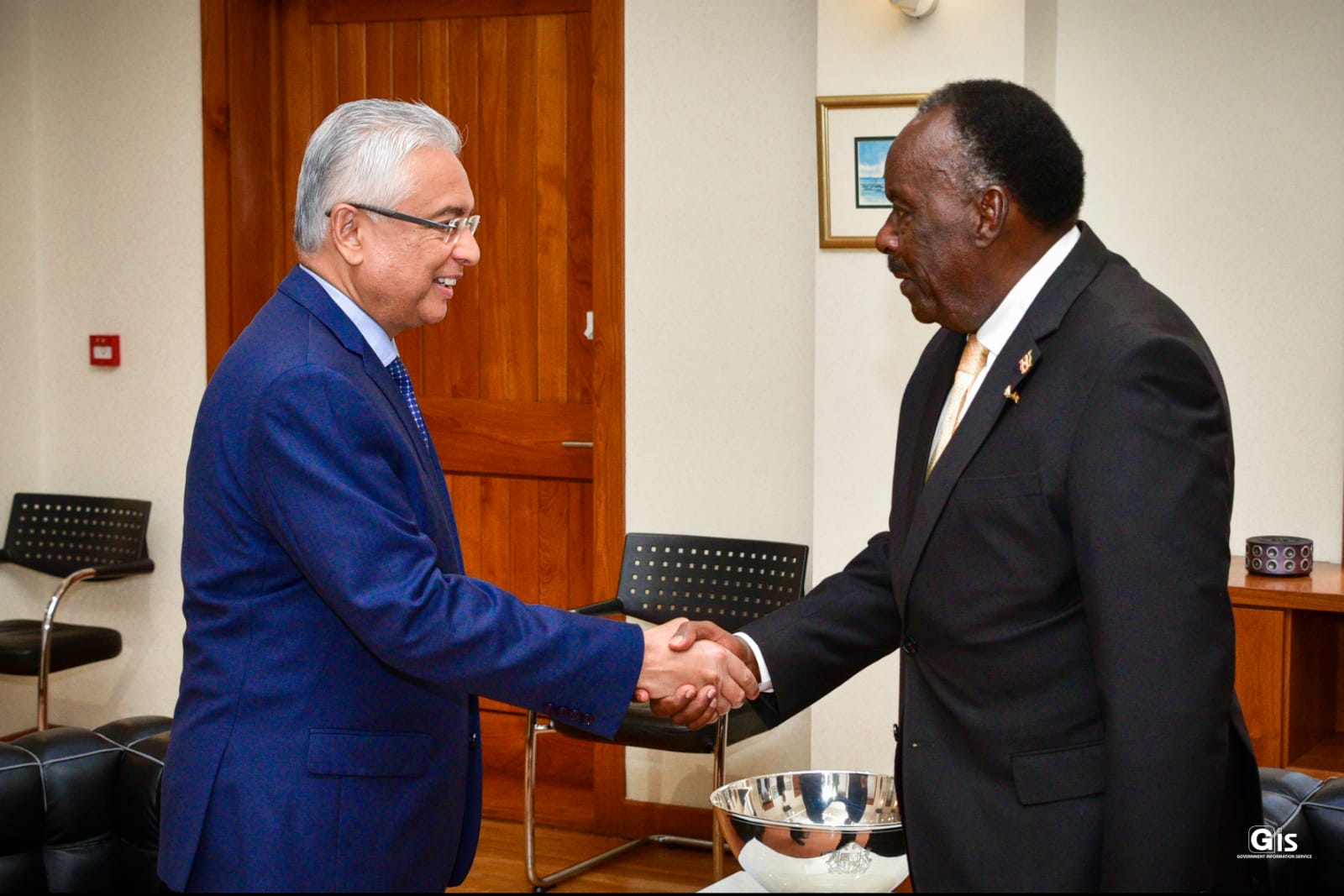 Prime Minister Jugnauth Meets Newly Appointed Ugandan High Commissioner To Mauritius 0456